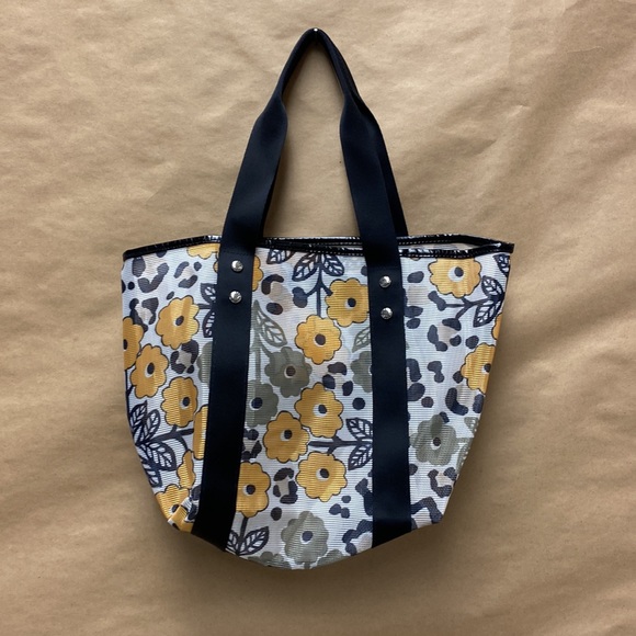 Vera Bradley Mesh Tote in Go Wild Pattern - Picture 2 of 6